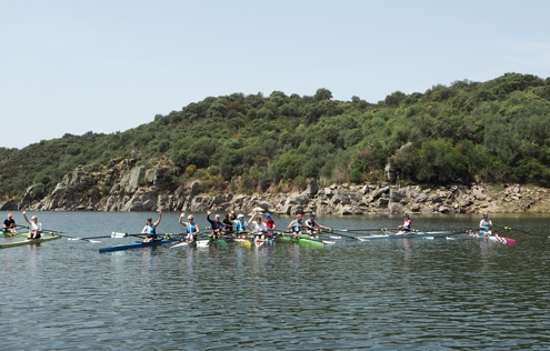 Group photo from Rojabo Sculling camp 2018